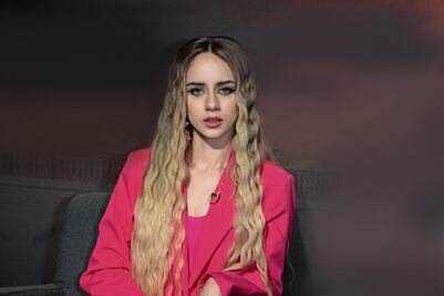 Hermanas pelean por likes en serie de Derbez