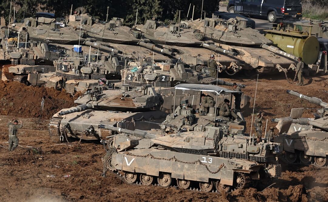 Las FDI informaron que continúan atacando a Hezbolá en el sur de Líbano. Foto: EFE / Atef Safadi