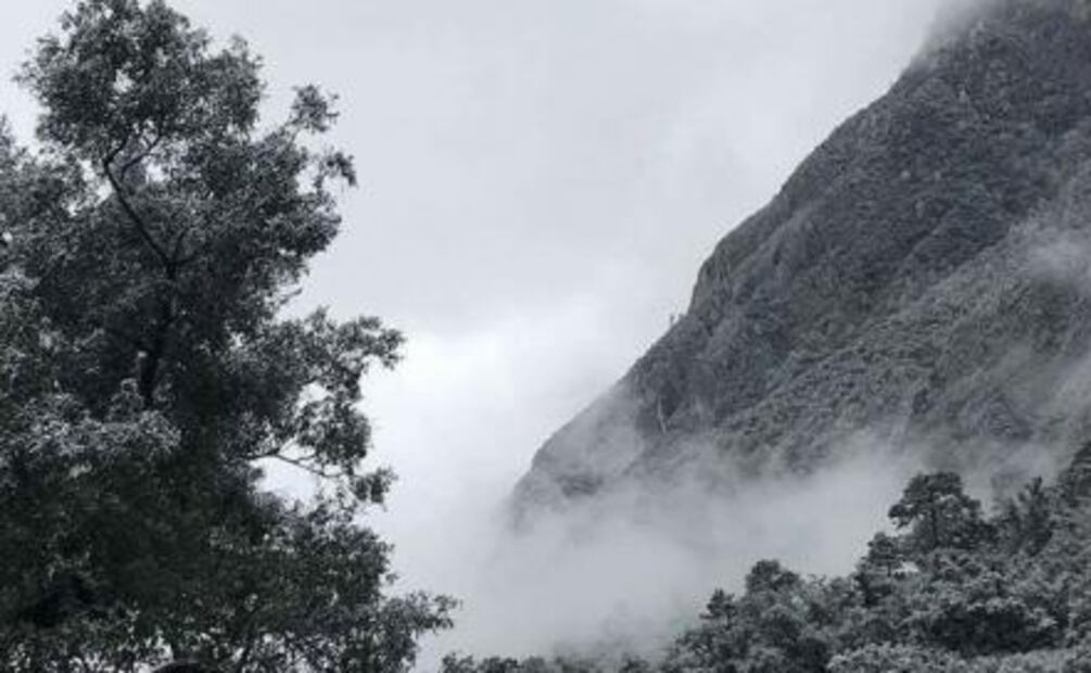 Nieve cubre montañas de Nuevo León