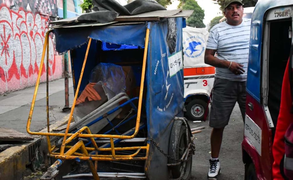 Remiten ocho mototaxis y siete operadores al Juez Cívico por obstrucción de la vía pública en Iztapalapa.
Foto: Especial.