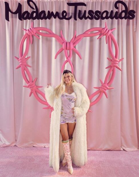 Karol G impone tendencia con su abrigo. Foto: Instagram @karolg