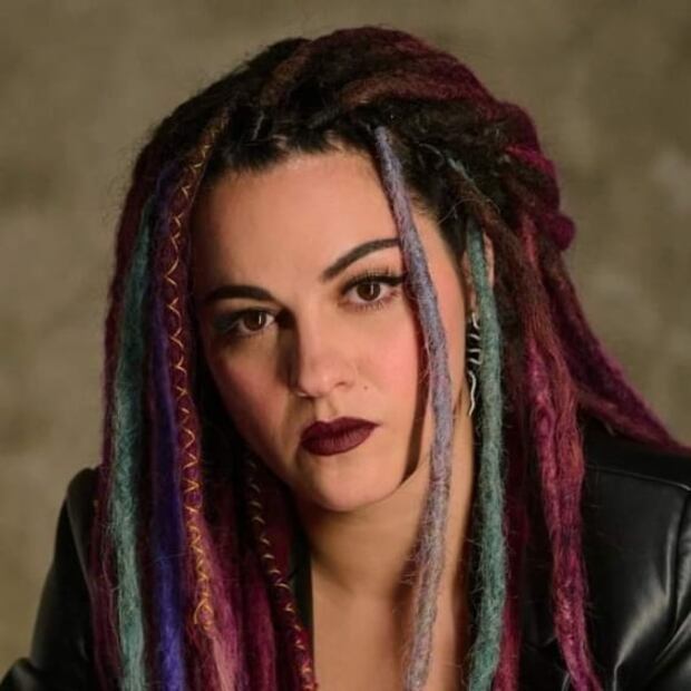 Maite Perroni sorprende con look rastas tras anunciar su embarazo