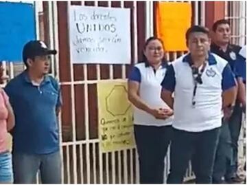 Maestros y padres de familia cierran primaria en Yucatán; exigen destitución de directora