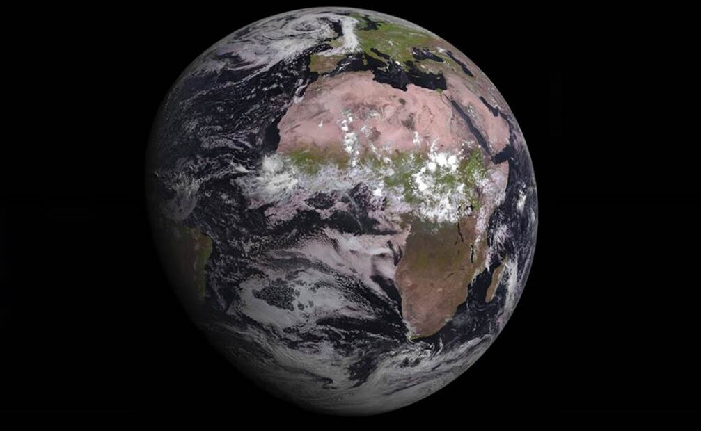 Esta sonda está a una distancia que le permite tomar una foto de toda la parte del planeta donde es de día. Foto: Archivo
