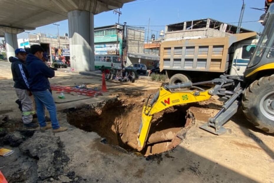 Vecinos y comerciantes afectados por socavón en Tláhuac ¡Trayecto de Samuel ahora es de una hora!