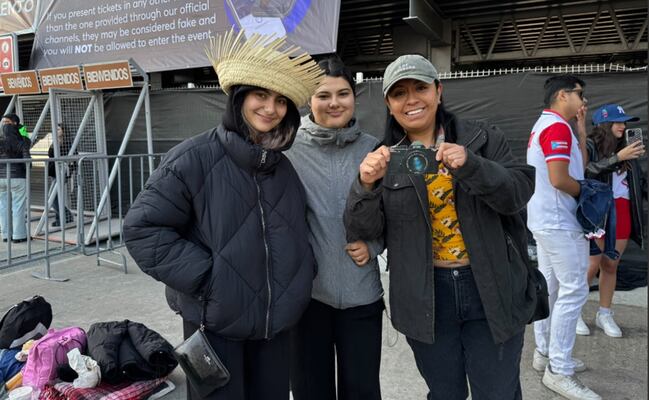 ¡Campamentos y cirujana en la fila! Así vive CDMX la fiebre por el primer concierto de Bad Bunny