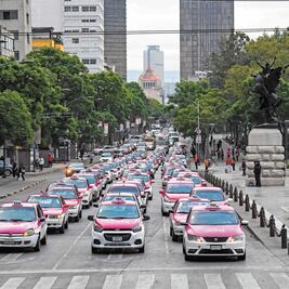 Paro de taxistas genera caos en la Ciudad de México