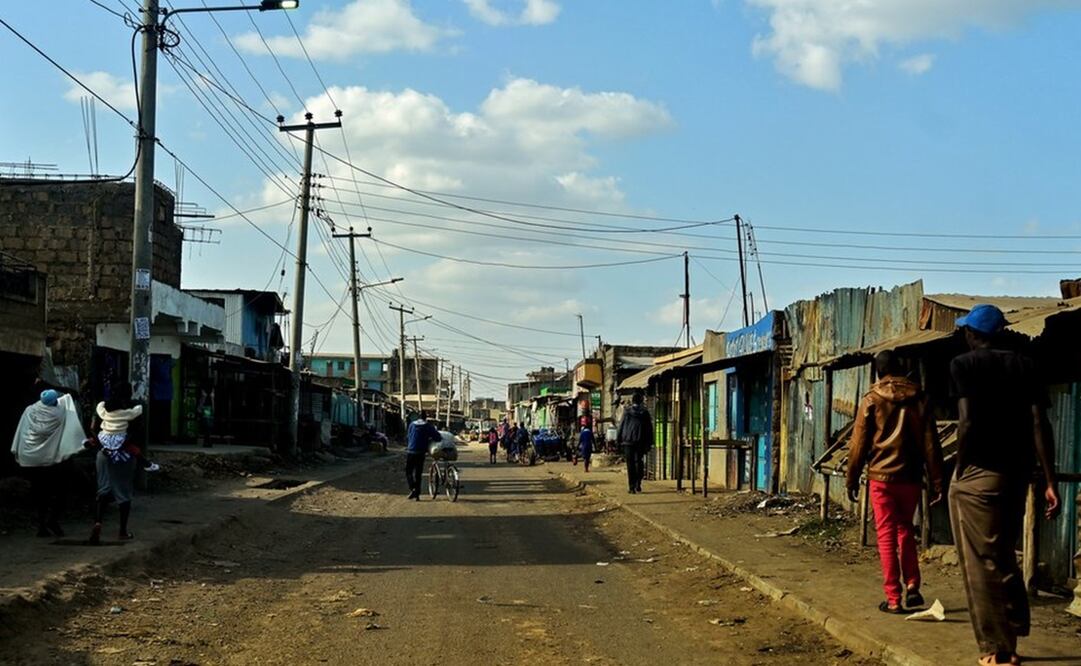 En favelas como Kayole, en Nairobi, hay muchas clínicas ilegales. Foto: TONY KARUMBA
