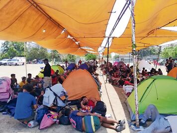 Llegan 3 mil extranjeros con el  Viacrucis Migrante a Zanatepec