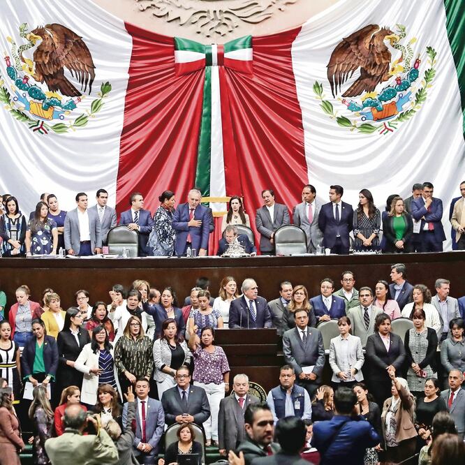 Diputados y senadores expresaron su solidaridad y condolencias a la legisladora de Morena, Carmen Medel, y rechazaron la violencia en el país. Foto: ARIEL OJEDA. EL UNIVERSAL