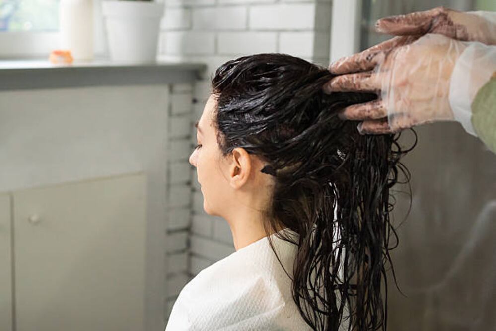 El cabello oscuro puede aclararse eligiendo los productos correctos. Foto: Unsplash Foto: Unsplash