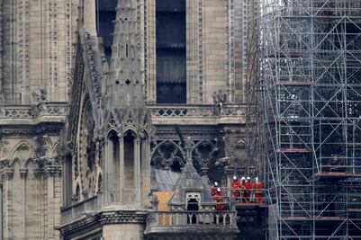 Incendio en Notre Dame, totalmente apagado: Bomberos