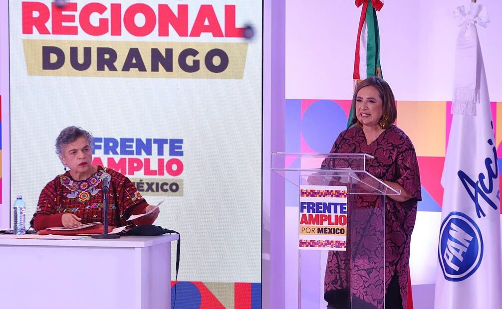 Beatriz Paredes y Xóchitl Gálvez en el Segundo Foro regional del Frente Amplio por México en Durango. Foto: Berenice Fregoso/EL UNIVERSAL