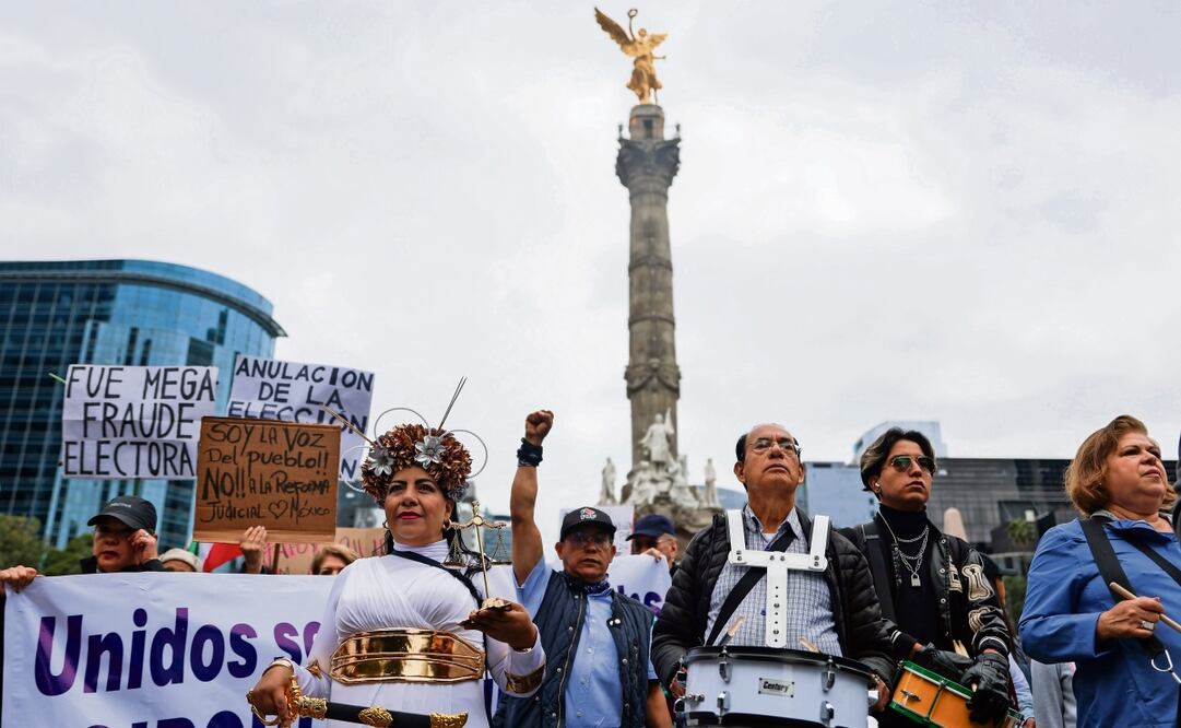 Trabajadores del Poder Judicial de la Federación marchan desde el Ángel de la Independencia al Senado de la República para exigir a la presidenta Claudia Sheinbaum que acate las disposiciones de los tribunales. Foto: Hugo Salvador / EL UNIVERSAL
