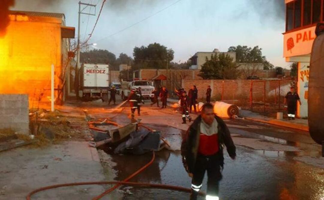 Firemen of Cuautitlán Izcalli, Tultepec and Melchor Ocampo extinguished the fire. (Photo: SPECIAL)
