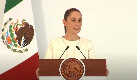 Claudia Sheinbaum llega a la base de la octava Región Naval; encabezará informe sobre las perdidas de John 