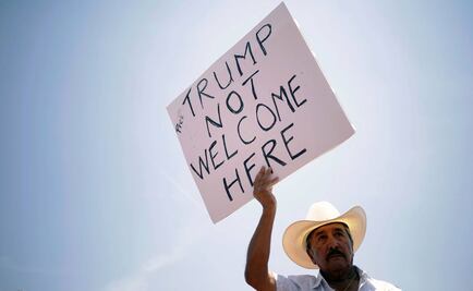 En medio de protestas, Trump llega a El Paso para visitar a víctimas de tiroteo