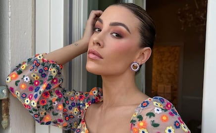 Michelle Salas luce coqueto traje de baño con conchas de mar