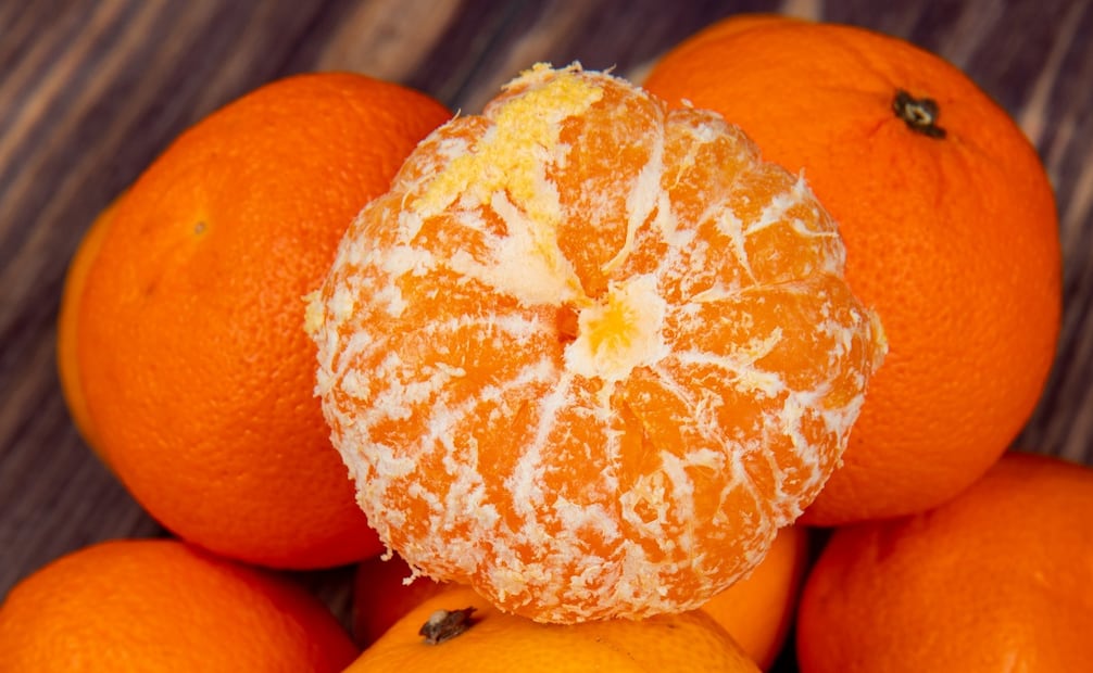 Tanto la pulpa, como la cáscara y los "hilos blancos" de la mandarina tienen usos sorprendentes. Foto: Freepik