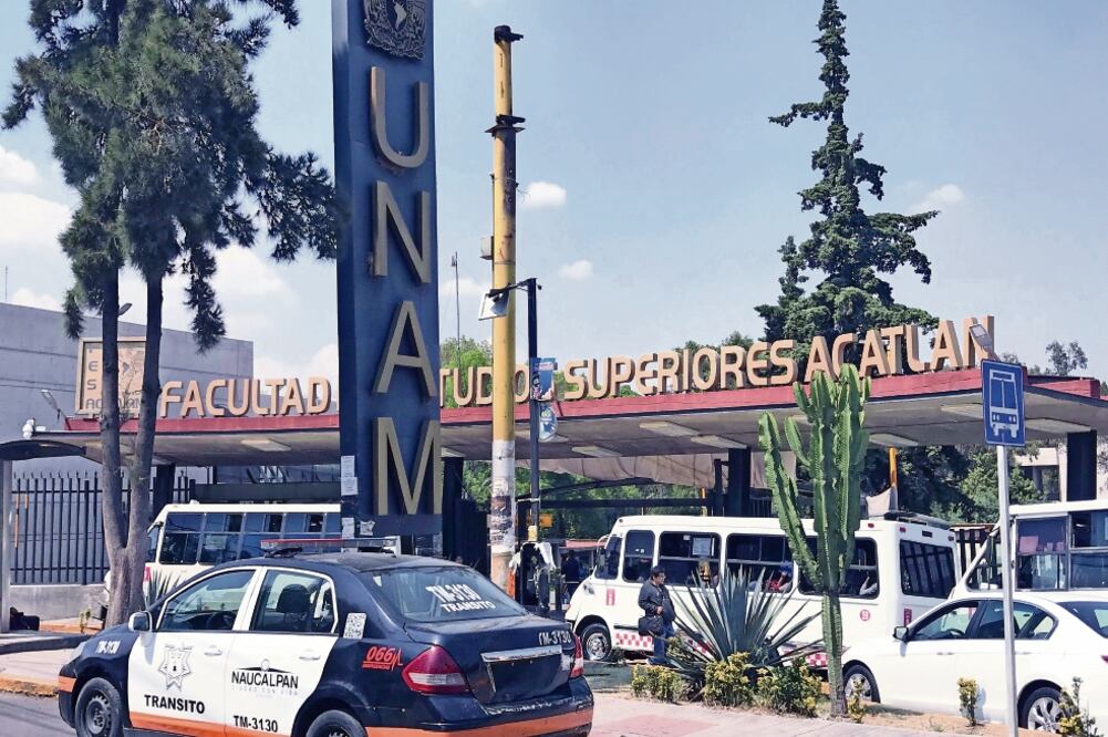 Luego del ataque que sufrió una profesora en la entrada del estacionamiento de la FES Acatlán, el director del campus, Manuel Martínez Justo, exigió a las autoridades de Naucalpan mejorar la seguridad afuera de la Facultad. (REBECA JIMÉNEZ. EL UNIVERSAL)