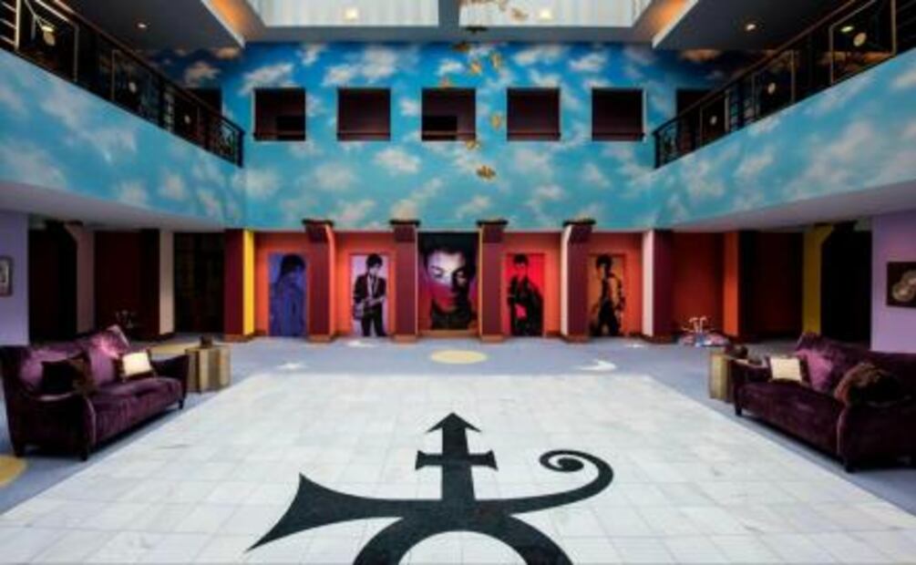 Prince, crayolas y cervezas en la ciudad del Super Bowl