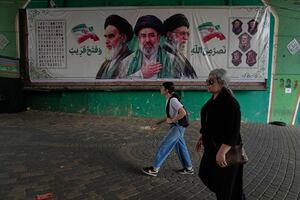 Irán dice estar cerca de alcanzar un acuerdo con Omán sobre ruta de tránsito en Ormuz; Teherán culpa a EU del cierre