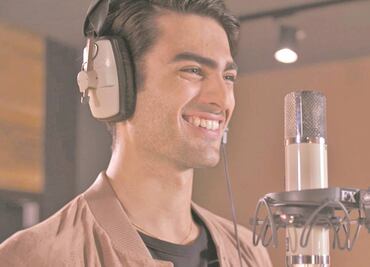 Matteo Bocelli vuelve clásico a Elton John