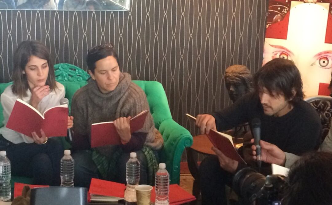 Participó en una lectura con las actrices Úrsula Pruneda (El sueño de Lu) y Cassandra Ciangherotti (Las horas contigo) Foto: César Huerta