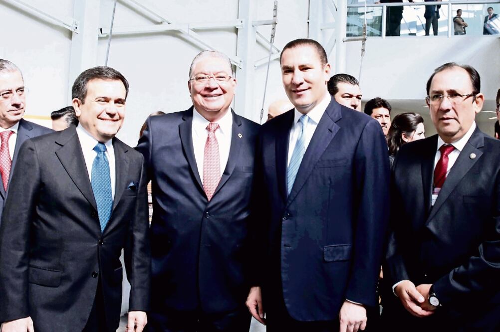 El gobernador Rafael Moreno Valle asistió a la inauguración de la Convención Nacional de Delegaciones, Ramas y Sectores de la Canacintra (ARCHIVO EL UNIVERSAL)