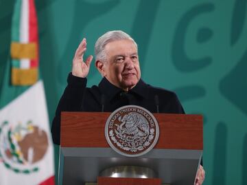 Morena difunde imagen de AMLO “a toda máquina” con la 4T… con mucho humo y la elimina