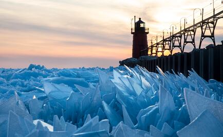Espectaculares imágenes del deshielo en lago Michigan, EU