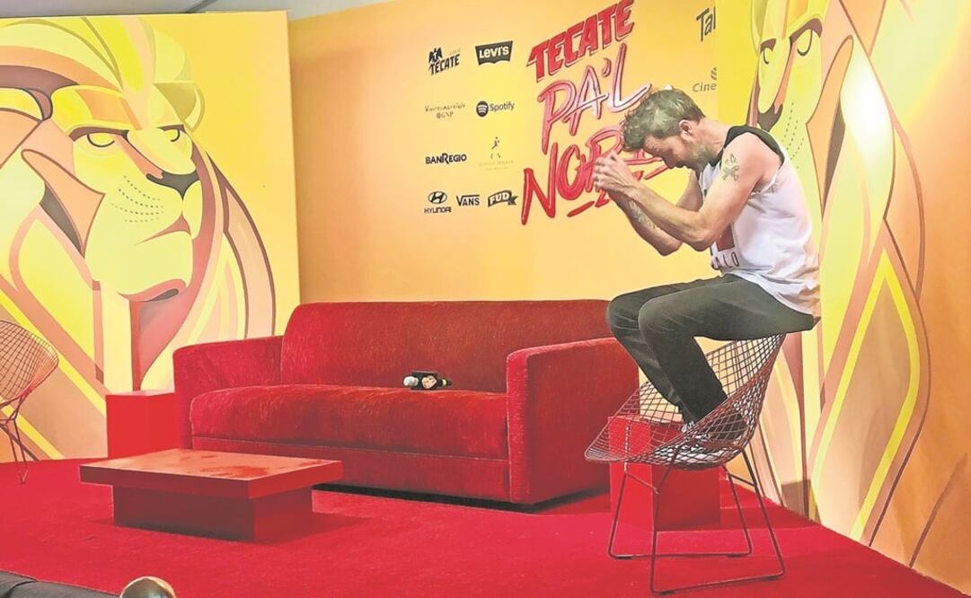 Cierra los ojos, guarda silencio y piensa. Es un ritual que repite en cada concierto. (JANET MÉRIDA. EL UNIVERSAL)