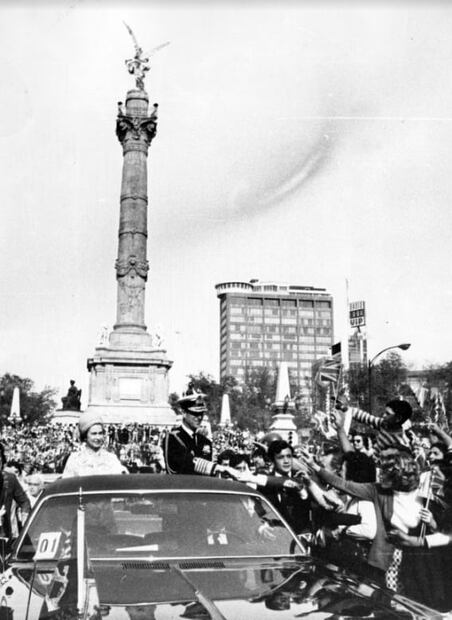 Cuando la reina Isabel II paseó en el mercado y bailó  "La Cucaracha" en México 