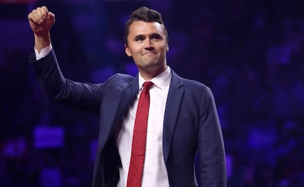 Jefe del FBI se defiende de las críticas por la confusión que generó tras asesinato de Charlie Kirk