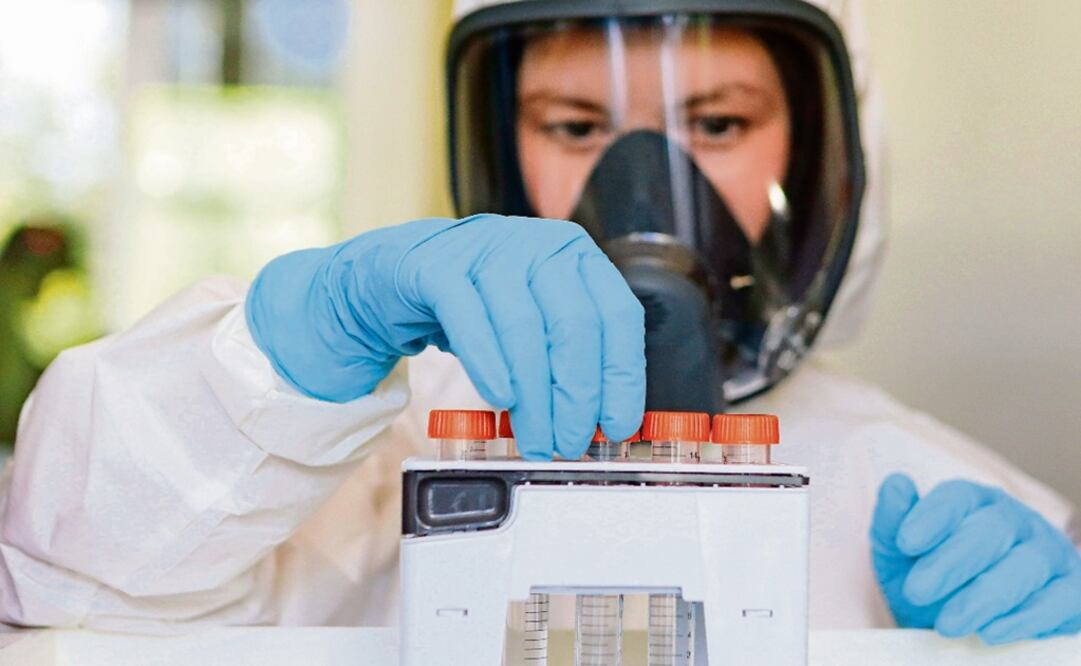 Scientists all over the world are racing to find an effective COVID-19 treatment - Photo: EFE/EPA/RDIF HANDOUT