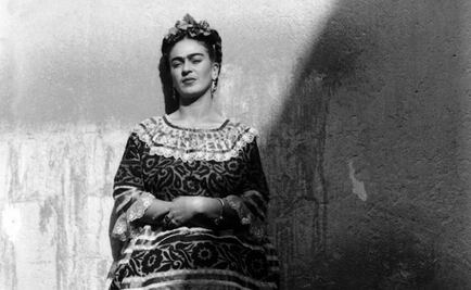 Frida Kahlo frente a la lente de Leo Matiz, en Italia
