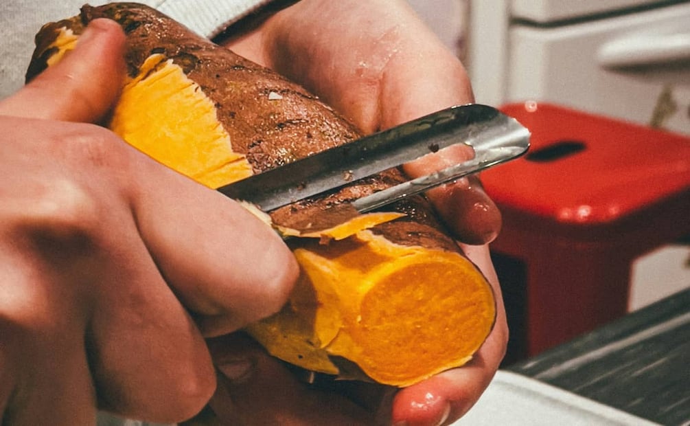 La mayor concentración de fibra del camote está en la cáscara. Foto: Unsplash.