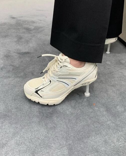 Otras "locuras" de Balenciaga antes de lanzar sus tenis destruidos