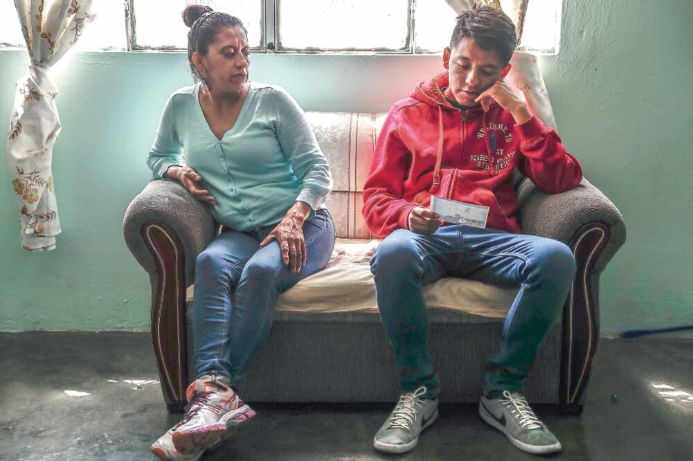 Claudia García y su familia, esperaron 15 días para que los cuerpos de rescate encontraran el cadáver de su esposo. (CRISTOPHER ROGEL. EL UNIVERSAL)