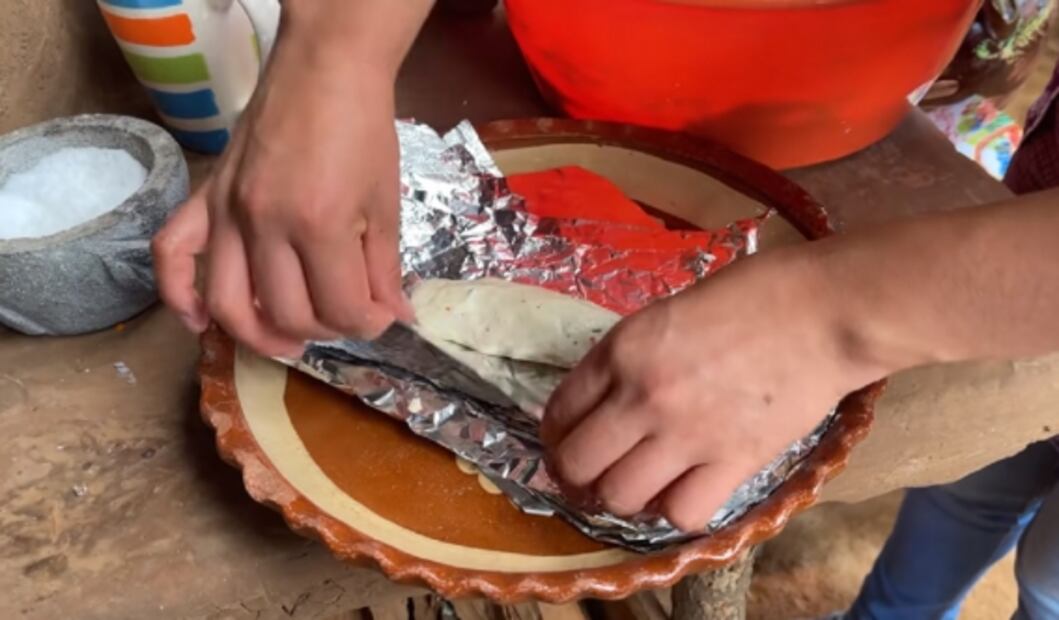 Prepara tamales sin hoja de maíz con la receta de Doña Ángela