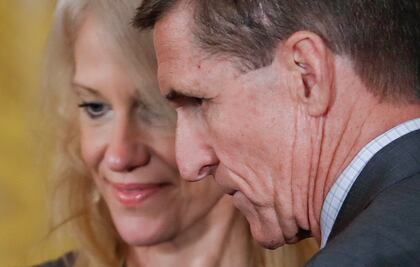 Situación de Flynn se volvió "insostenible", afirma asesora de Trump