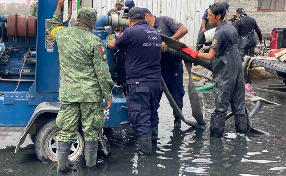 La precipitación pluvial del sábado fue de 13 milímetros, lo que aumentó el volumen de agua en las comunidades que están anegadas desde el 2 de agosto. Foto: Emilio Fernández/EL UNIVERSAL