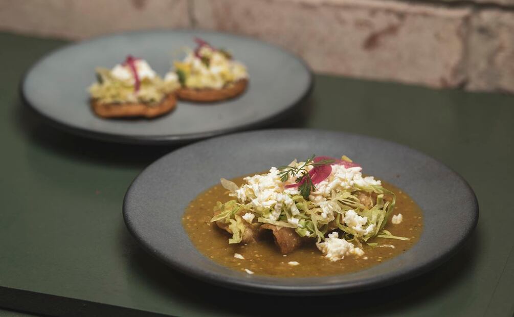ENCHILADAS VERDES CON SOPES. Foto: Edgar Silva Fuentes S. / EL UNIVERSAL