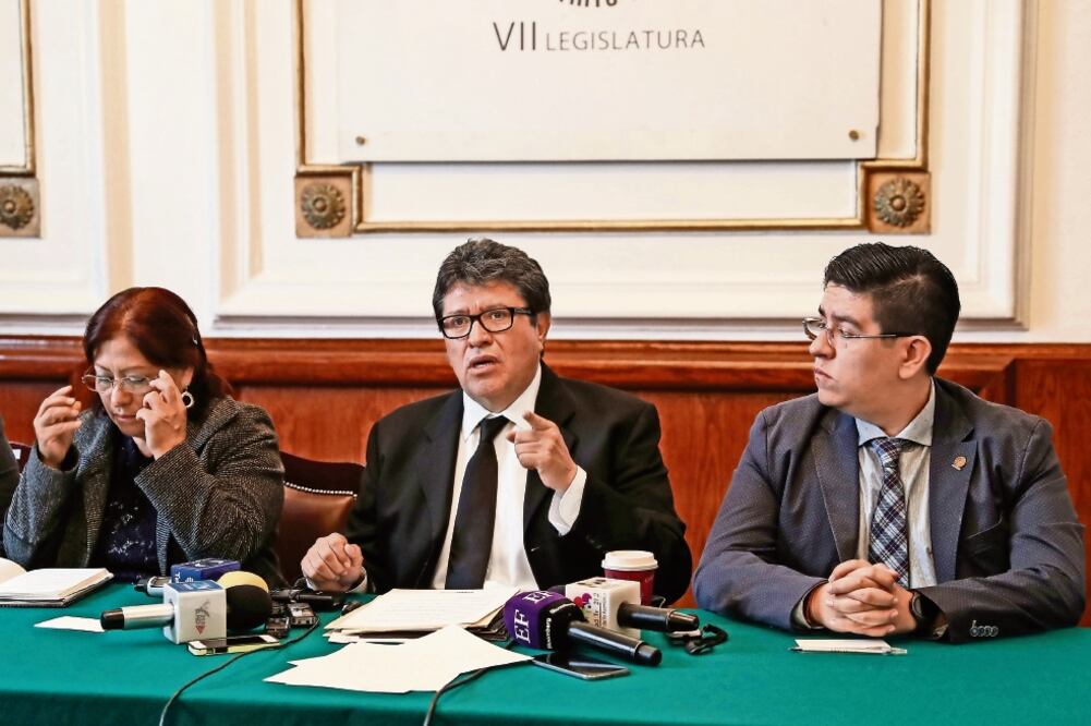 Ricardo Monreal Ávila consideró como un exceso la solicitud de su comparecencia ante la Comisión de Administración Pública Local de la Asamblea Legislativa de la Ciudad de México (GERMÁN ESPINOSA. EL UNIVERSAL)