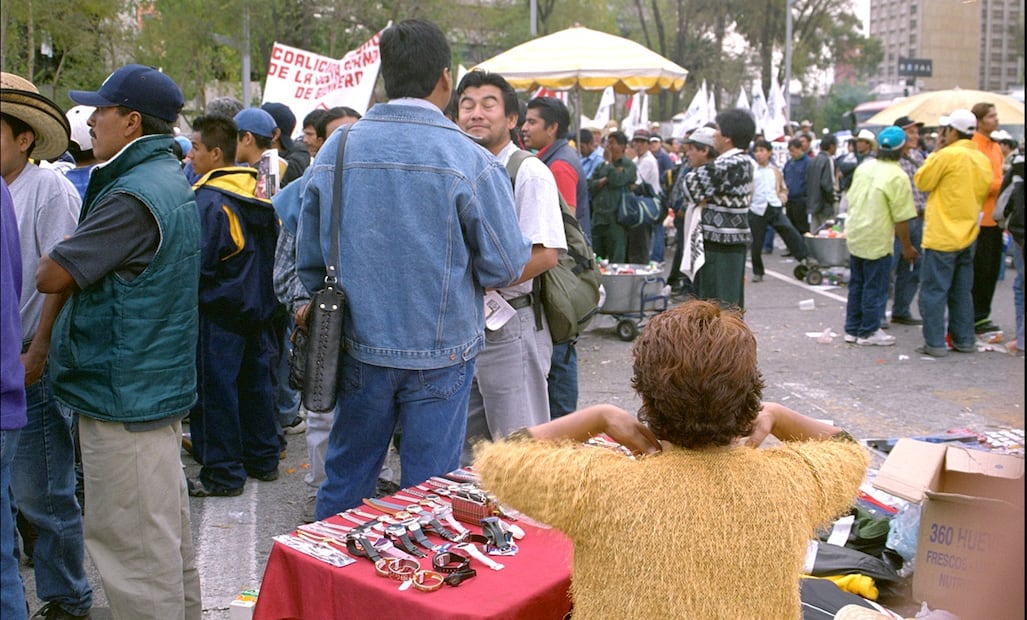 Vendedores ambulantes en una marcha de campesino en la Ciudad de México, en mayo de 2003. Foto: archivo/EL UNIVERSAL
