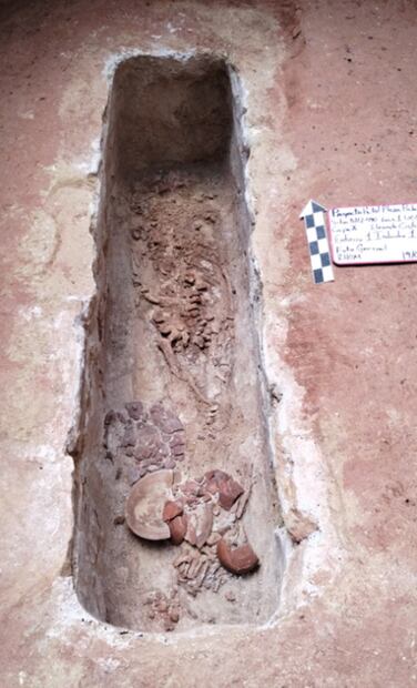 Los restos óseos de se localizaron acompañados de un ajuar funerario.
Foto: INAH