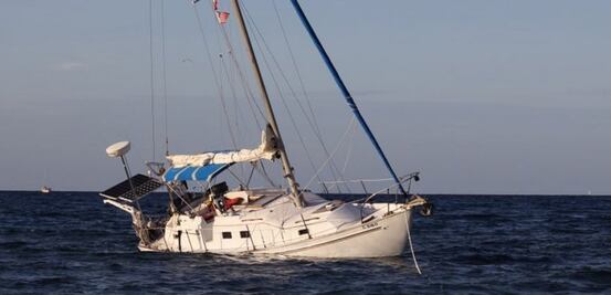 Se hunde velero estadunidense en Yucatán