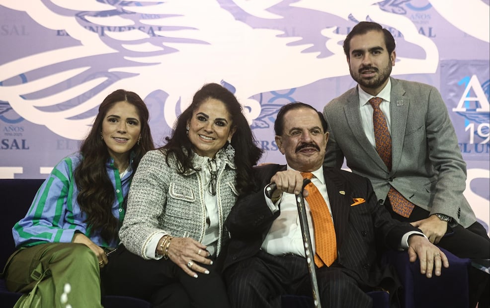 Perla Ealy Díaz, directora de suplementos de EL UNIVERSAL; Perla Díaz de Ealy; Licenciado Juan Francisco Ealy Ortiz, Presidente Ejecutivo y del Consejo de Administración de EL UNIVERSAL y Juan Luis Ealy. Foto: Gabriel Pano/EL UNIVERSAL

