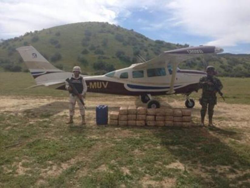 Aseguran avioneta en BC con 134 kilos de marihuana