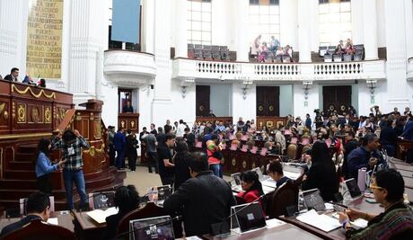 Diputado de Morena reconoce a Bad Bunny en el Congreso CDMX; destacan su defensa del orgullo latino